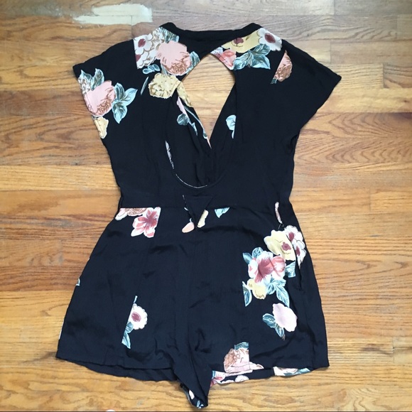 Staring at Stars Crepe Open Back Romper Size 6 - Picture 4 of 8